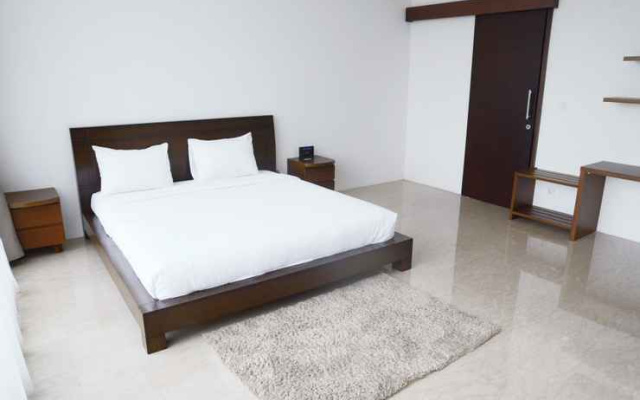 Clean 1BR L'Avenue Apartment By Travelio