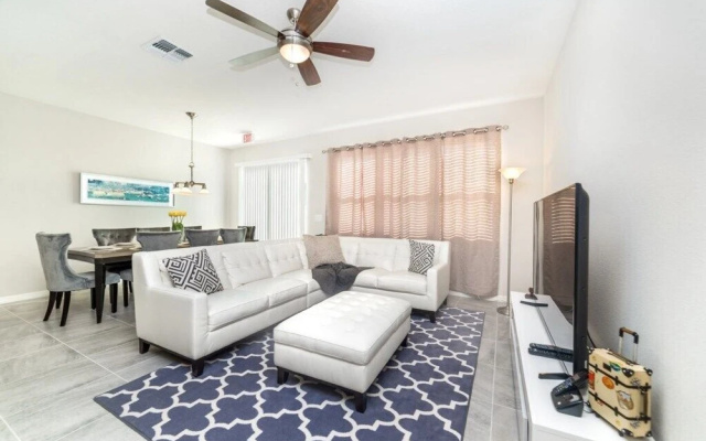 5157 Adelaide Drive 4 Bedroom Townhouse