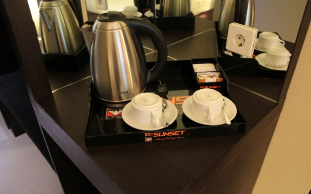 100 Sunset Hotel Managed by Eagle Eyes