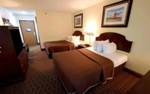 Grand Mackinaw Beachfront and Waterpark