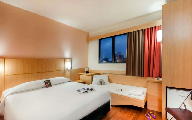 Ibis Curitiba Shopping