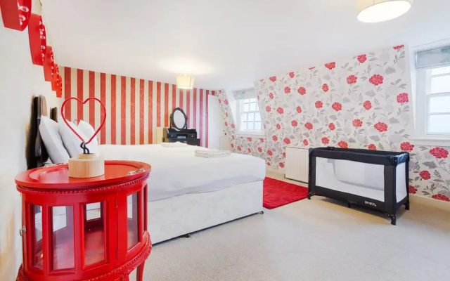 The Wonderland Townhouse - Amazing Alice in Wonderland 8BDR Home