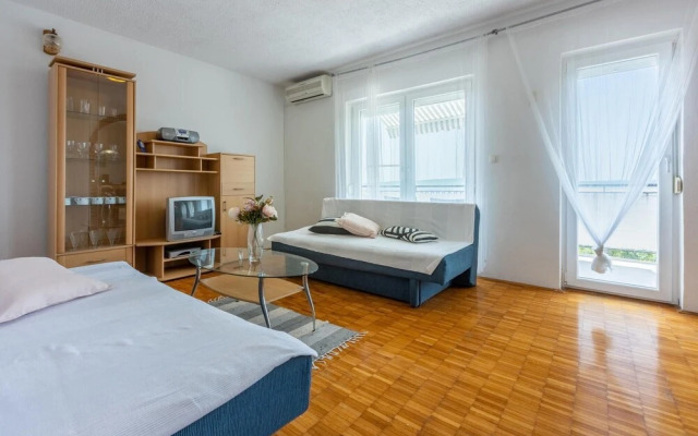 Beautiful Apartment in Dramalj With Wifi and 2 Bedrooms
