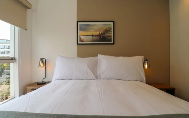 w Deluxe 3BR Duplex w Balcony in Miraflores