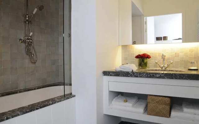B&B Belrose Luxury