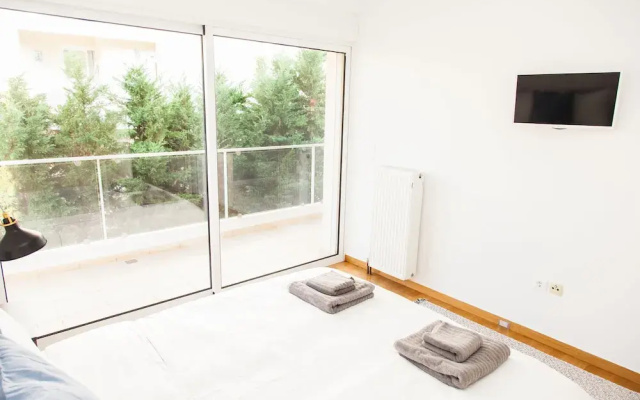 Cozy and Stylish APT 2BR in Rafina
