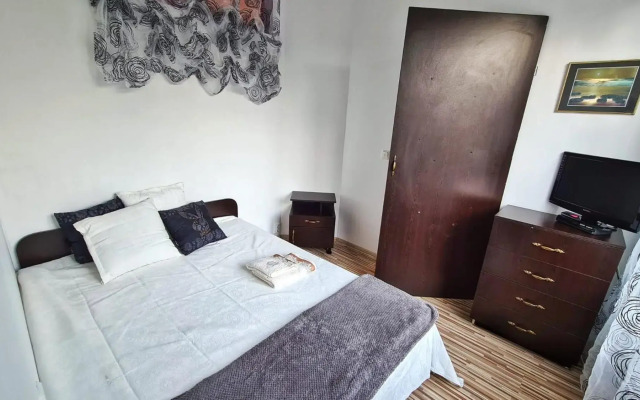 Roxy Apartment