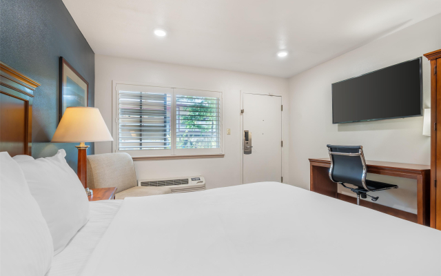 Best Western Plus Clocktower Inn