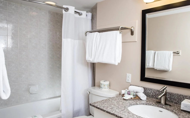 Campus Tower Suite Hotel
