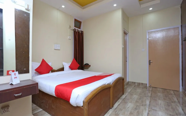 OYO 11696 Holiday Inn Guest House