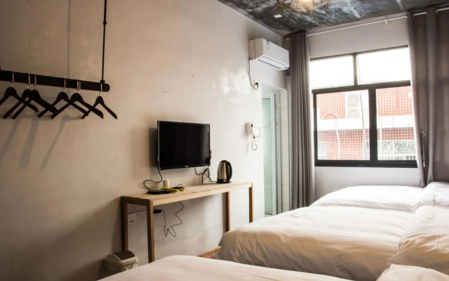Hostel Geographer