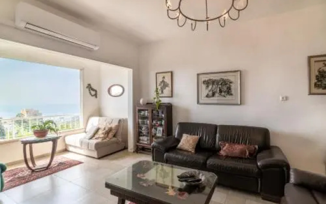 Luxury home Ahuza