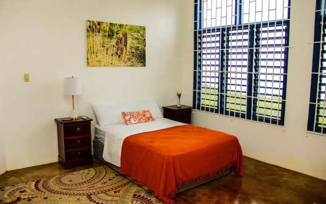 Sunshine Lodge- Your Home Away From Home
