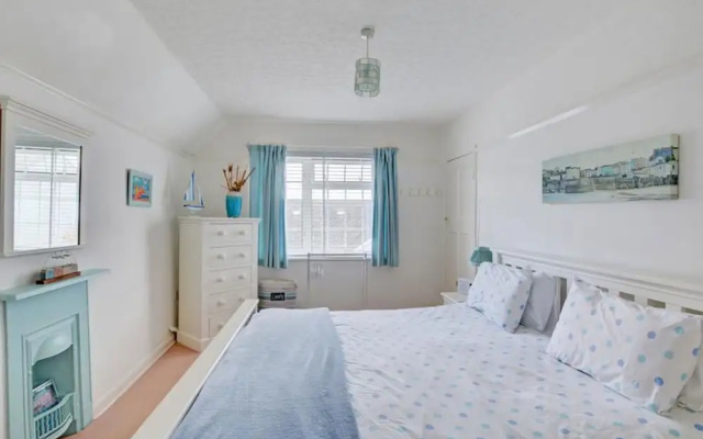 Pretty Holiday Home in Saundersfoot With Garden