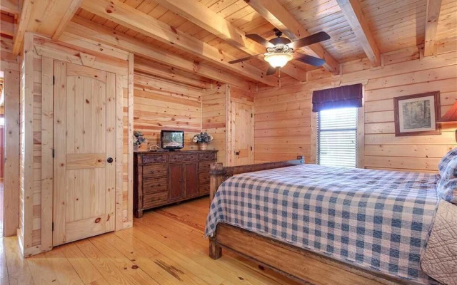 Marlenes Hideaway 3 - Three Bedroom Cabin