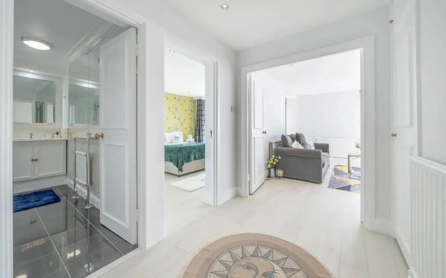 Stunning Flat in Chelsea Kings Road With Balcony