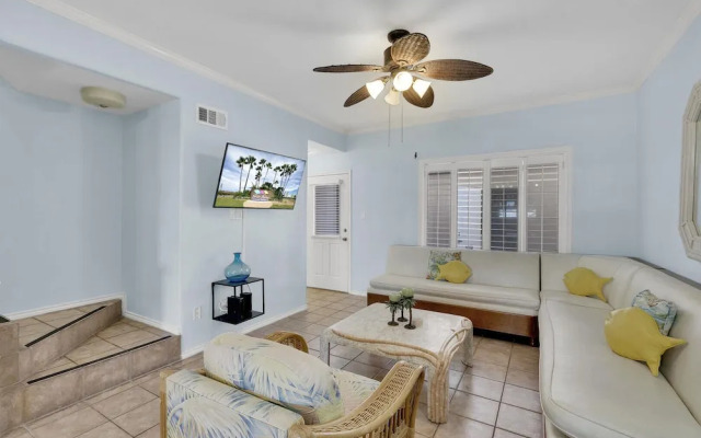 2-story Condo Next to Beach w/ Ocean Views!