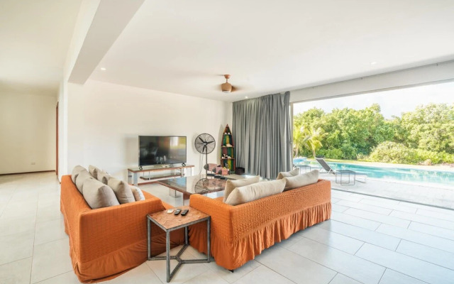 Luxury 6BR Villa w Pool Maid at Yarari, Punta Cana