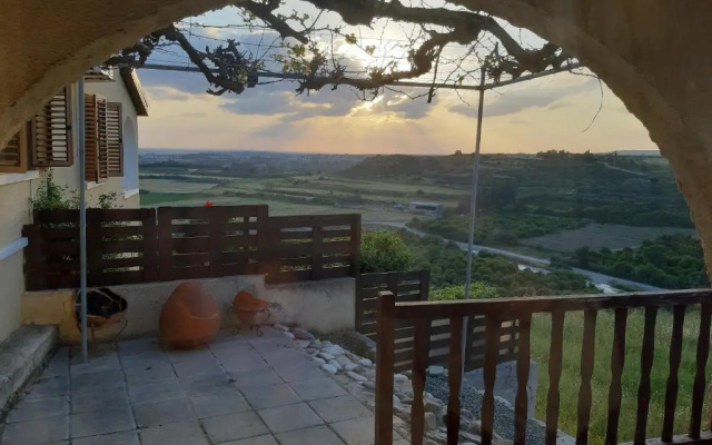 ARODAFNI HOUSE. Unique views and amazing sunsets.