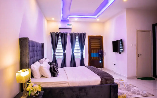 Ajah - Duplex - Sleeps 4 - Pool - Parking