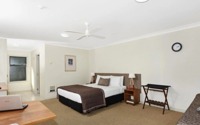 Whangaparaoa Lodge Motel