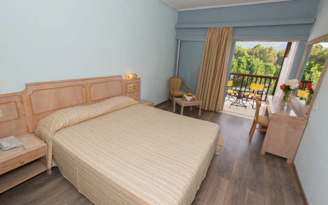 Golden Coast Hotel & Bungalows - All Inclusive