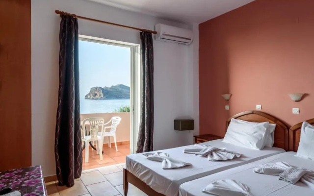 Studio5 30 metres from THE Sea 'NEW LISTING'