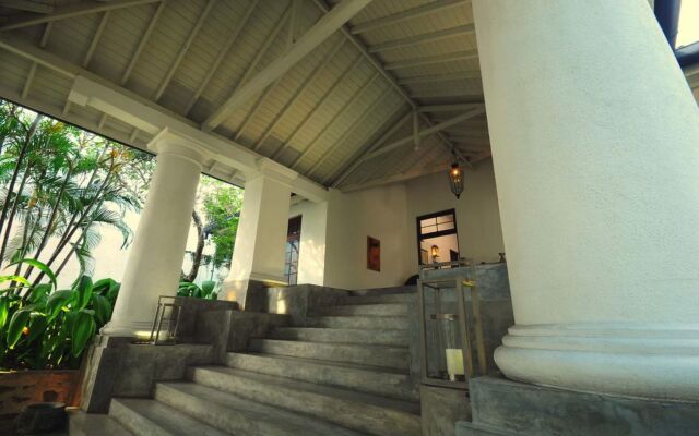 D Pavilion Boutique Hotel вид на фасад