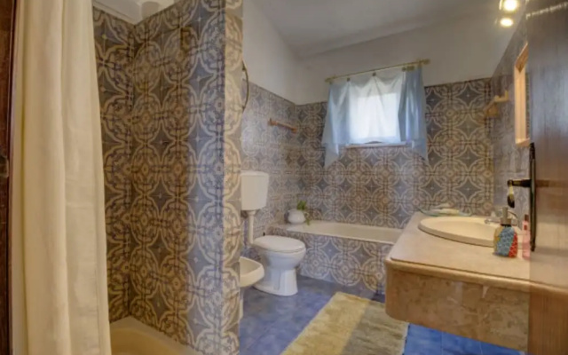 Villa - 2 Bedrooms with WiFi and Sea views - 107983
