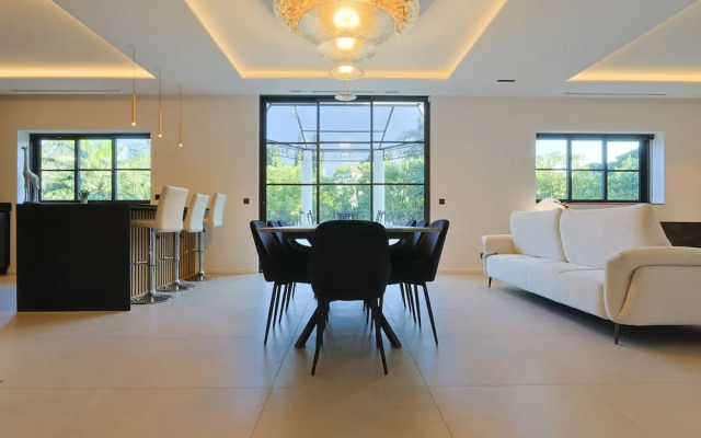 007 Villa Deva in Cannes