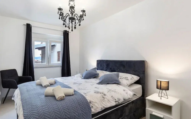 Modern Apartment in Zadar with Garden