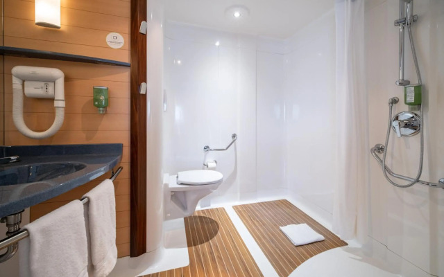 B&B HOTEL Calais Terminal Cité de l'Europe 4 étoiles