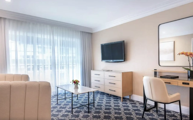 Beverly Hills Plaza Hotel & Spa