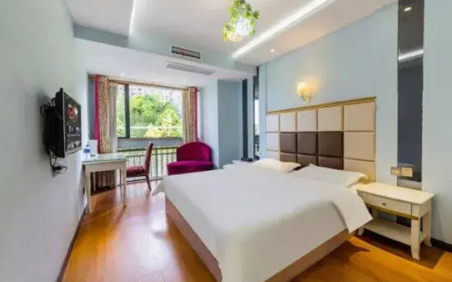 Chongqing Helan Hotel (Chongqing Yitong College)