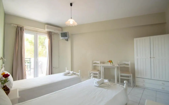 Avra Alykes resort