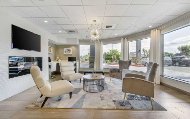 Comfort Inn & Suites Pacific - Auburn