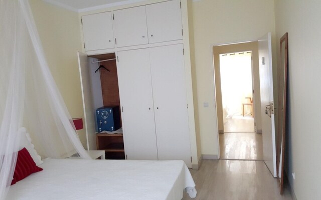 Отель House With 4 Bedrooms in Portimão, With Wonderful City View, Furnished Terrace and Wifi - 1 km From the Beach Португалия, Портимао - отзывы, цены и фото номеров - забронировать отель House With 4 Bedrooms in Portimão, With Wonderful City View, Furnished Terrace and Wifi - 1 km From the Beach онлайн