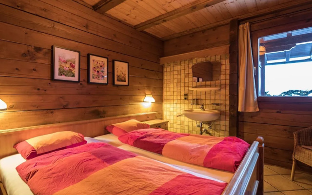 Spacious Chalet With Terrace, Fireplace, Ski Storage, Garden