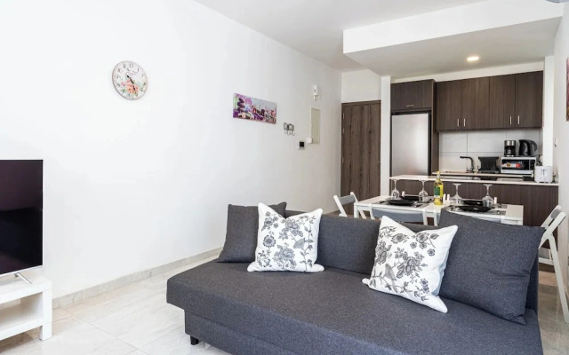 Lana 1-Bedroom Apt & Balcony in Larnaca