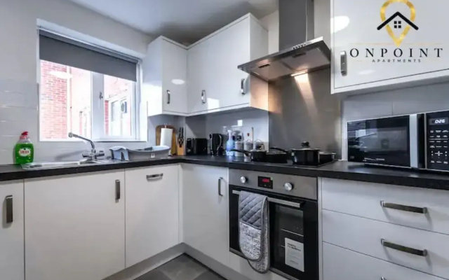 ✰OnPoint - Spacious 2 Bed Apt - FREE Parking✰