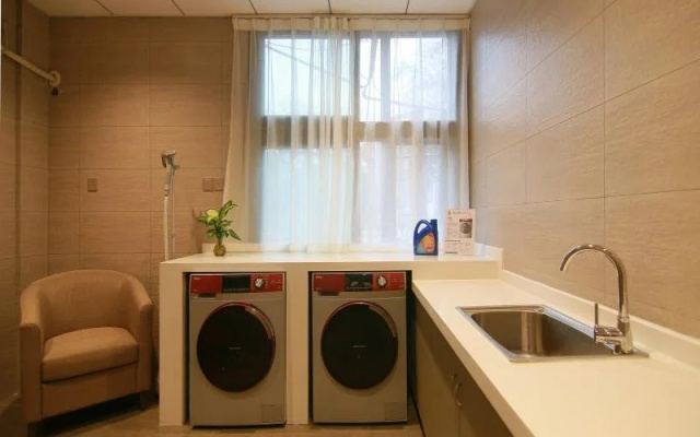 Home Inn Plus Beijing Tuanjie Lake Metro Station
