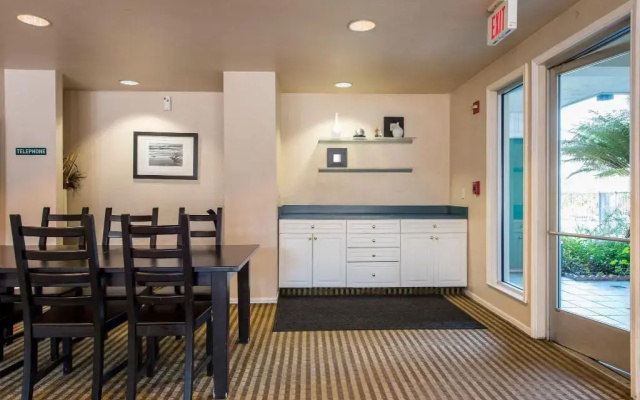Coral Reef Inn & Suites