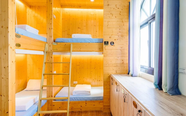 Hello Inn - Hostel