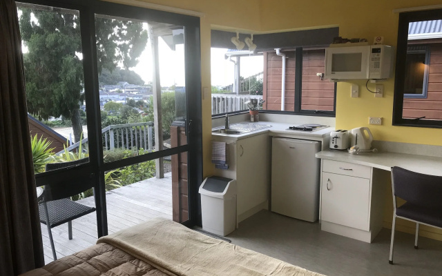 Bay Cabinz Motel