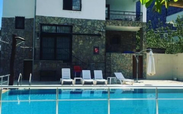 Tiny House with Shared Pool in Konyaalti