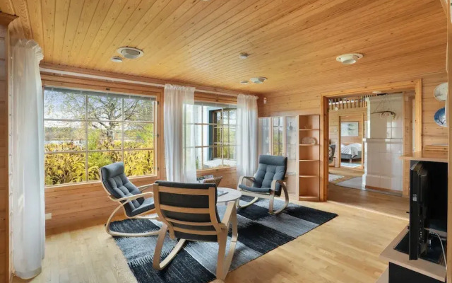 Cozy 3BR Riverside House with Sauna