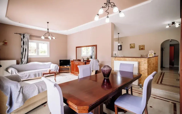 Rahes Villa With Private Swimming Pool