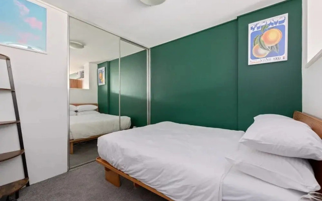 Chic Inner-city 1 Bedroom With Balcony