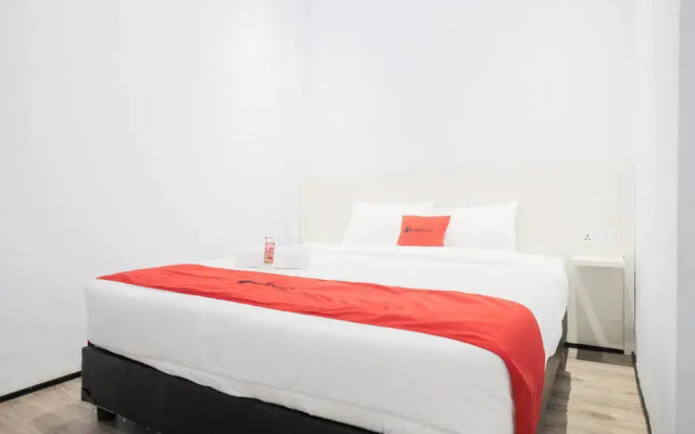 RedDoorz CBD Polonia Medan