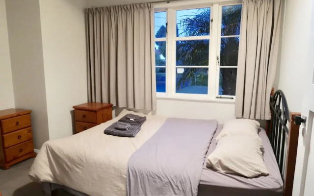 ARent - Serviced House -14 Phyllis Street